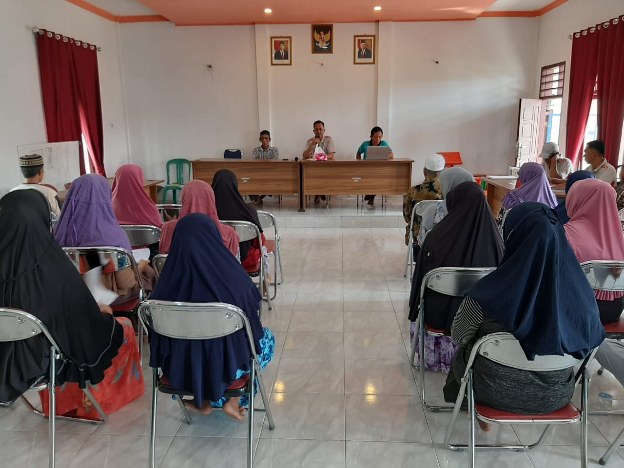 Penyaluran BLT DD Tahap 4 di Desa Pemusiran: Sinergi Pemerintah dan Warga untuk Atasi Ketidakpastian Ekonomi